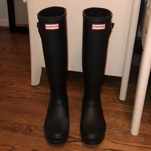 black matte hunter rain boots